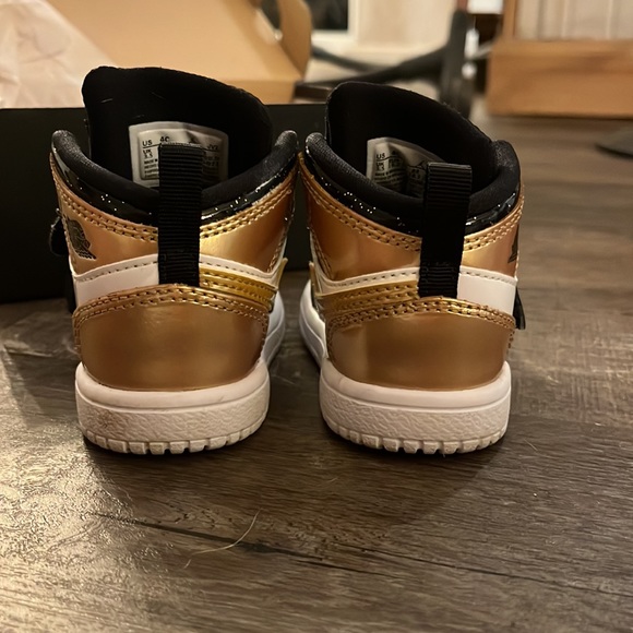 Rare Air Jordan Sky Jordan 1 SE 'Gold Toe' TODDLER 4c - Picture 9 of 10